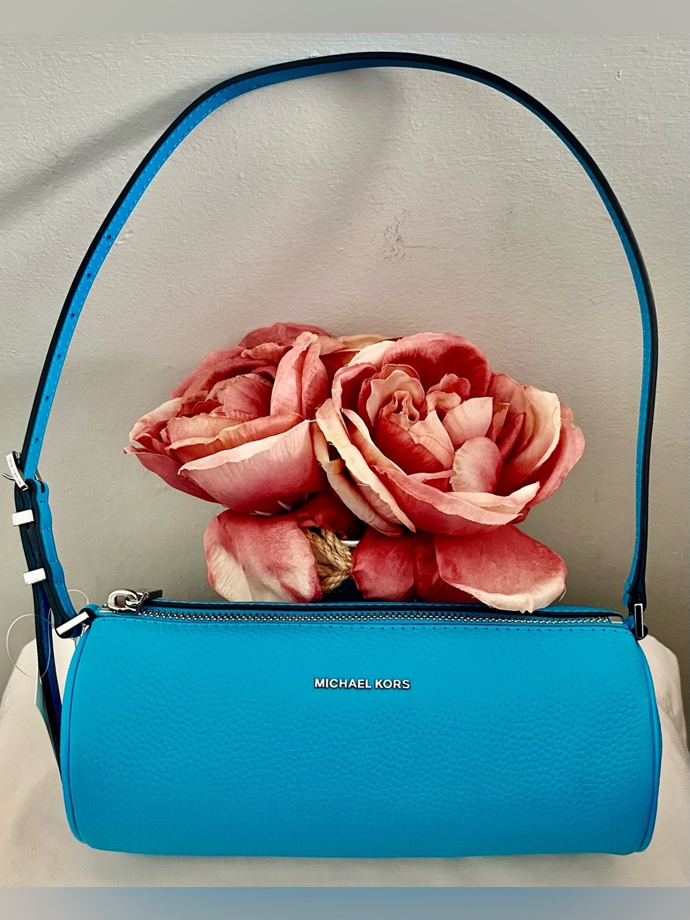 MICHAEL KORS NWT IZZY Small Pebbled Leather Pochette in the color Milos Blue.